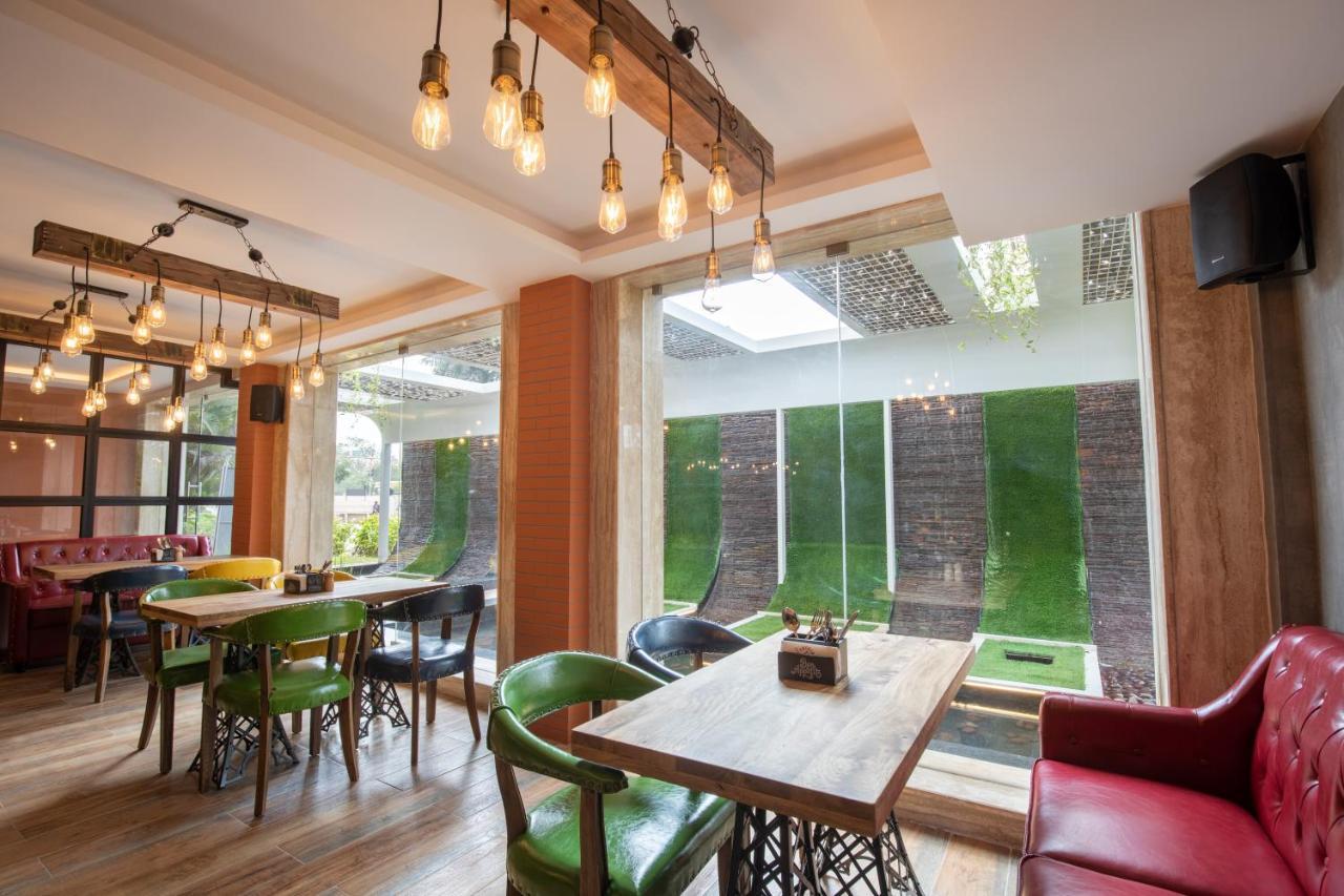Jenneys Residency Hotel Kojambuttúr Kültér fotó
