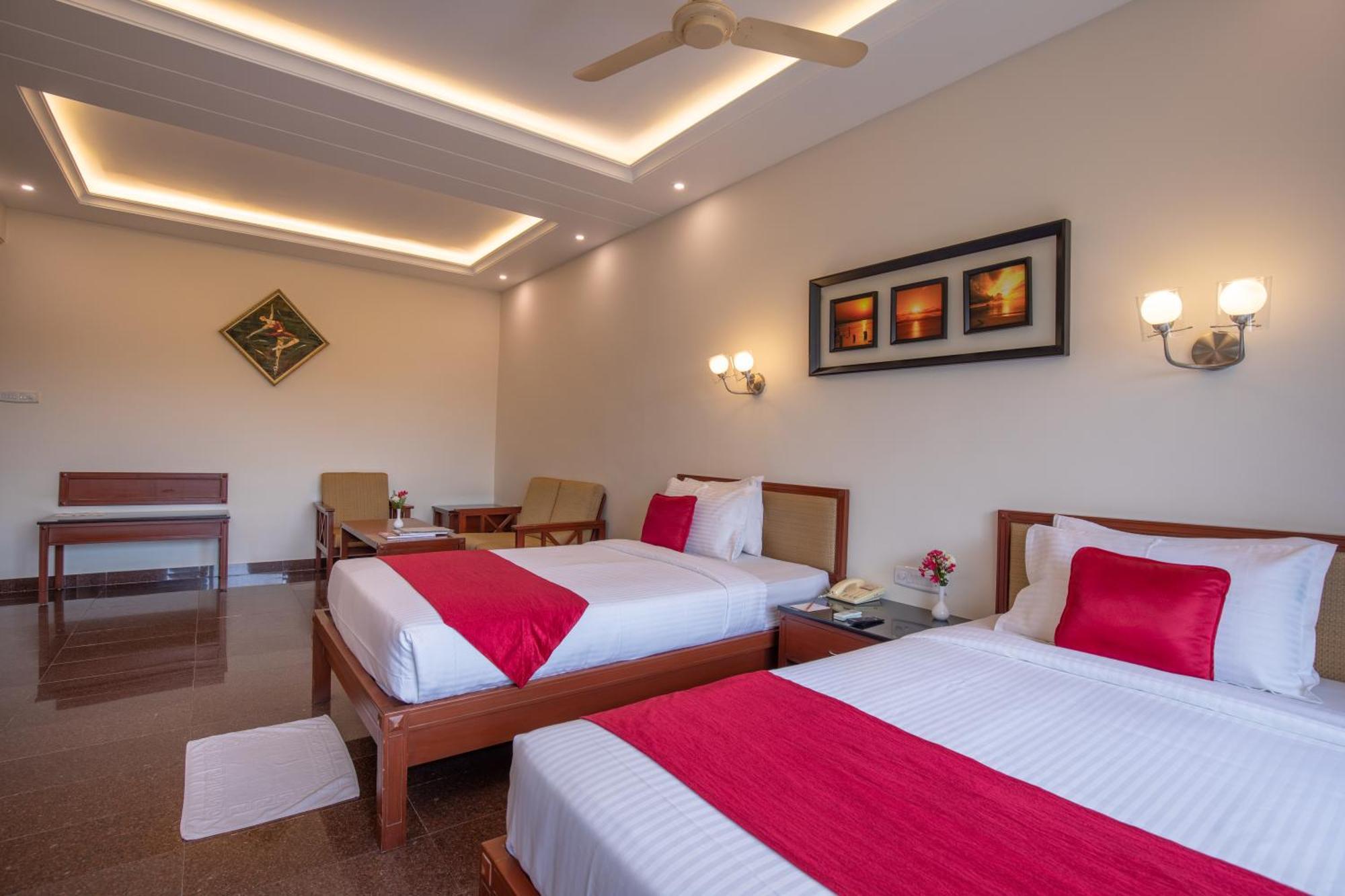 Jenneys Residency Hotel Kojambuttúr Szoba fotó