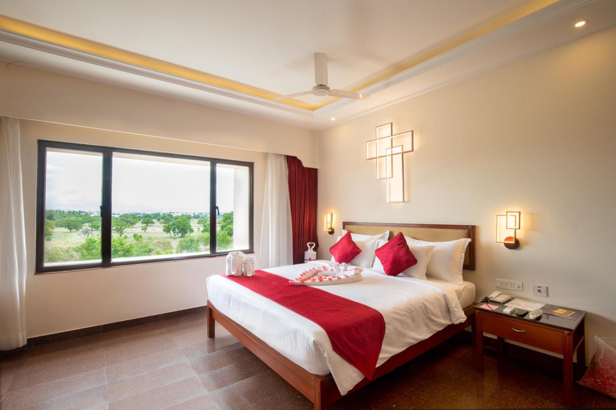 Jenneys Residency Hotel Kojambuttúr Szoba fotó