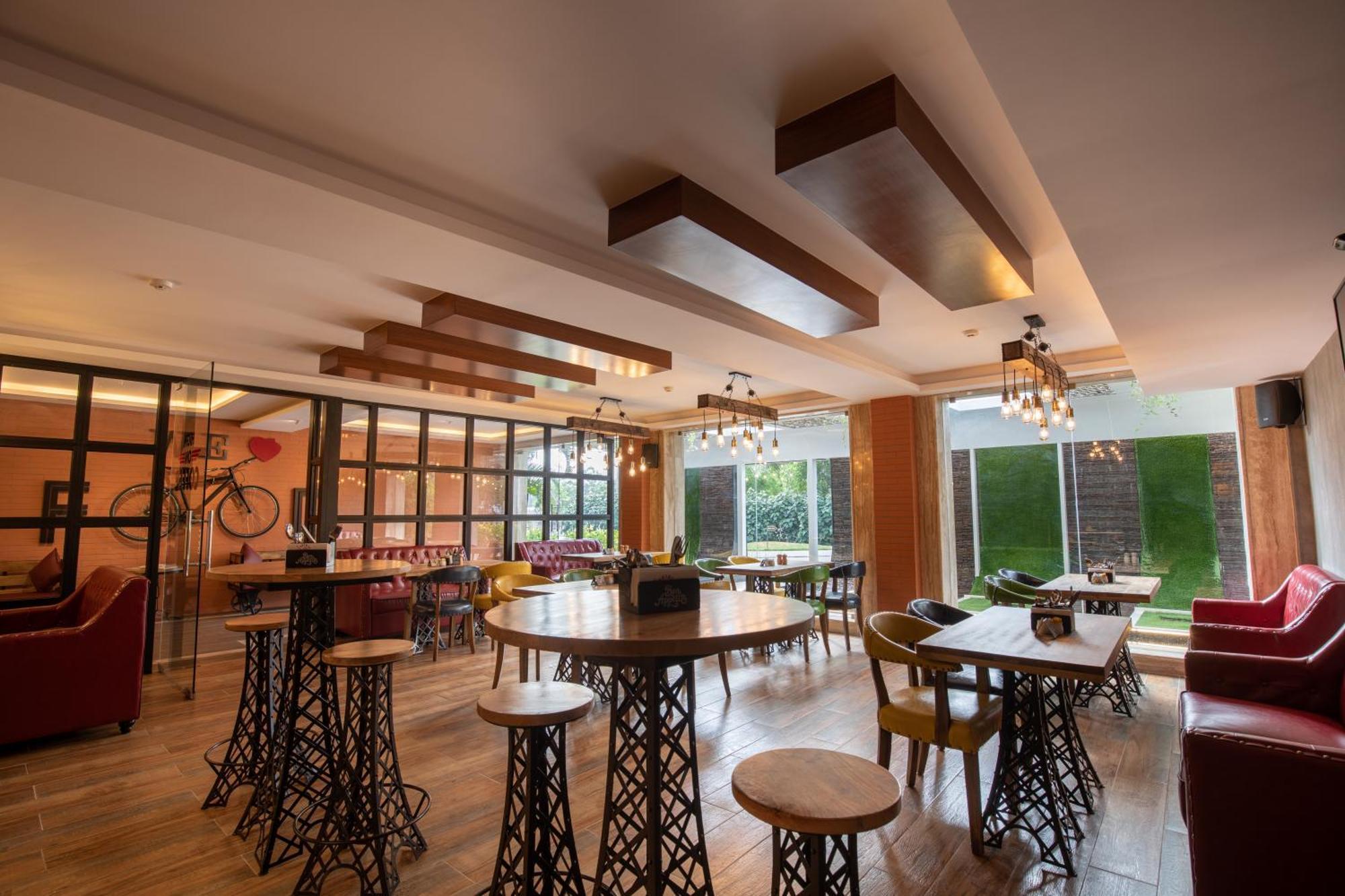 Jenneys Residency Hotel Kojambuttúr Kültér fotó