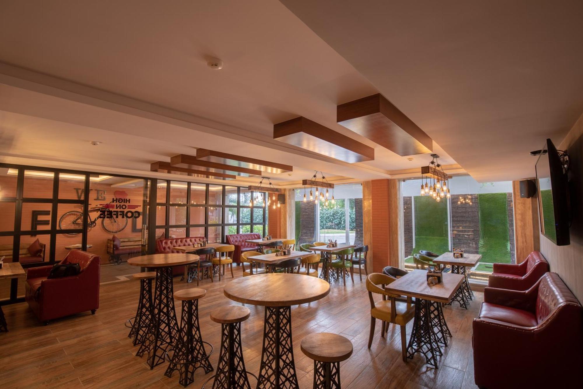 Jenneys Residency Hotel Kojambuttúr Kültér fotó